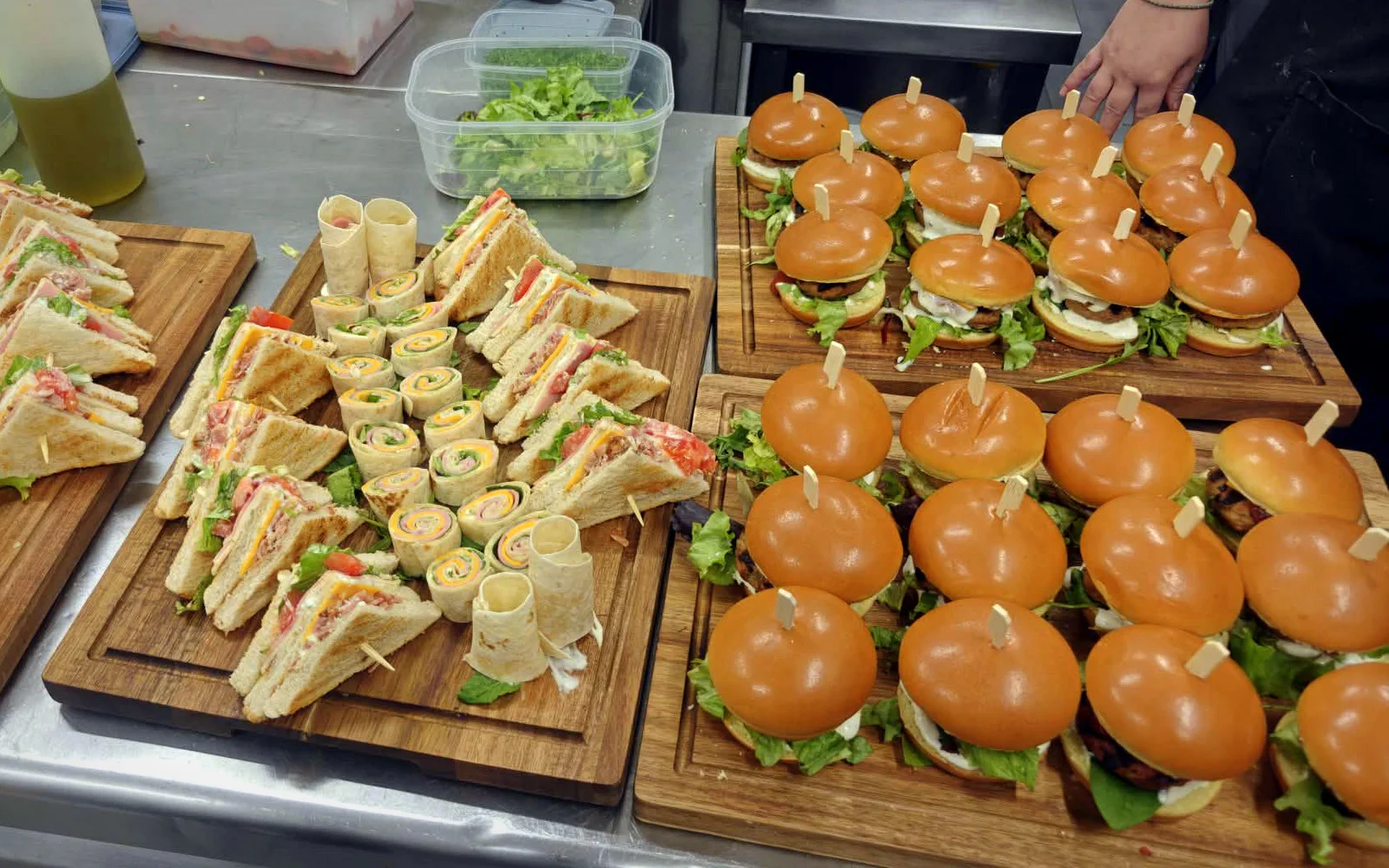 Δίσκοι σερβιρίσματος με burgers, sandwiches και wraps